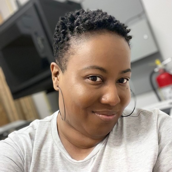 Meet your Posher, Julianna - Picture 1 of 1